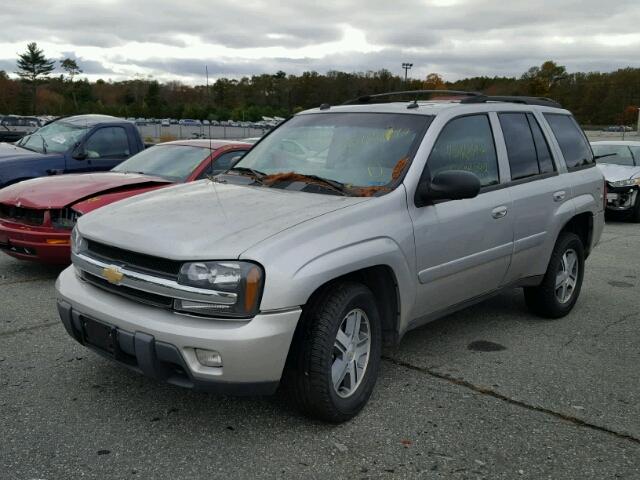 1GNDT13SX52124064 - 2005 CHEVROLET TRAILBLAZE SILVER photo 2