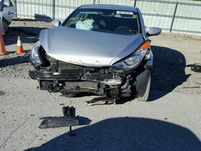 5NPDH4AE7DH376988 - 2013 HYUNDAI ELANTRA GL SILVER photo 9