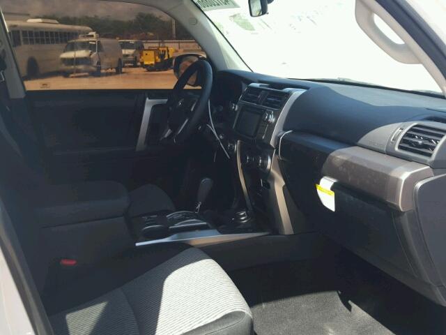 JTEBU5JR0G5394759 - 2016 TOYOTA 4RUNNER SR Biały zdjęcie 5