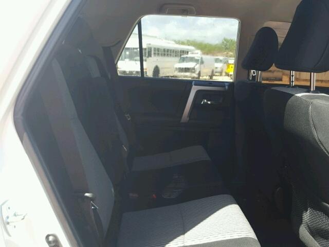 JTEBU5JR0G5394759 - 2016 TOYOTA 4RUNNER SR Biały zdjęcie 6