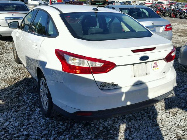 1FAHP3F27CL106706 - 2012 FORD FOCUS SE WHITE photo 3