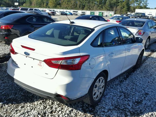 1FAHP3F27CL106706 - 2012 FORD FOCUS SE WHITE photo 4