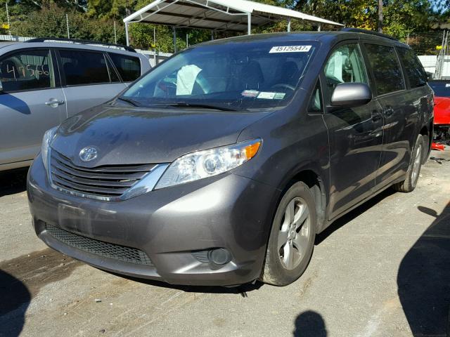 5TDKK3DC4FS687059 - 2015 TOYOTA SIENNA LE GRAY photo 2