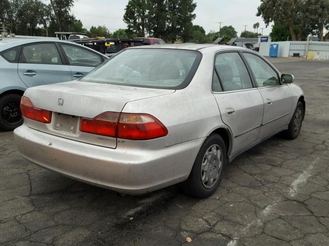 1HGCG5645WA215880 - 1998 HONDA ACCORD LX SILVER photo 4