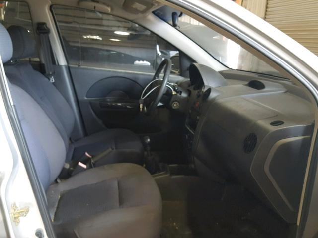 KL1TD66646B673118 - 2006 CHEVROLET AVEO BASE Күміс фото 5