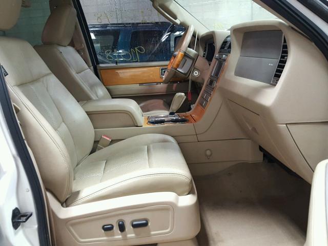 5LMJJ3J50AEJ11075 - 2010 LINCOLN NAVIGATOR WHITE photo 5