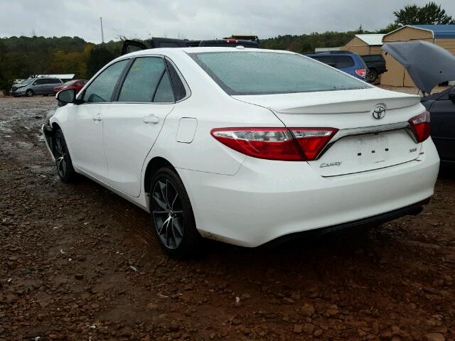 4T1BF1FK3HU314215 - 2017 TOYOTA CAMRY LE WHITE photo 3