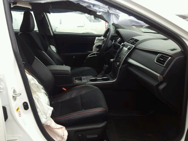 4T1BF1FK3HU314215 - 2017 TOYOTA CAMRY LE თეთრი ფოტო 5