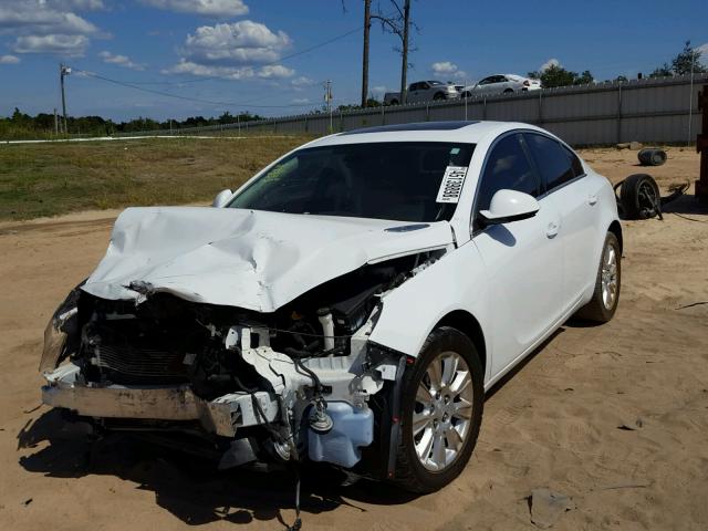 2G4GR5ER6C9211881 - 2012 BUICK REGAL WHITE photo 2