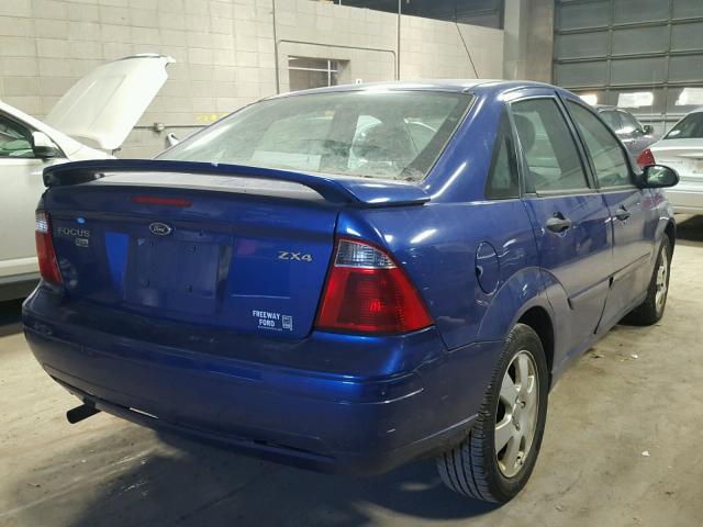 1FAFP34N15W116556 - 2005 FORD FOCUS ZX4 BLUE photo 4