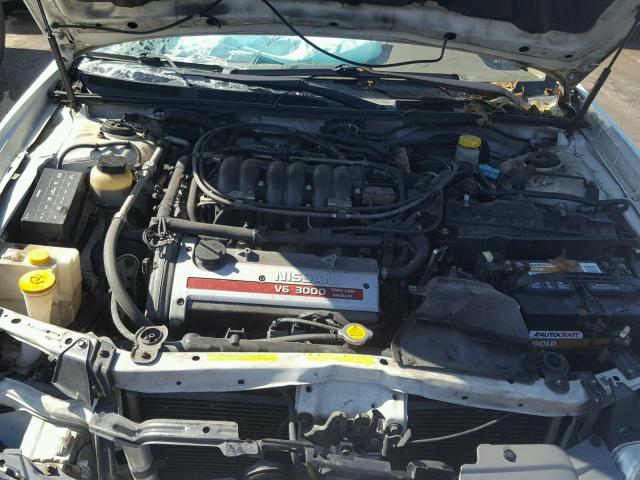 JN1CA31D01T816142 - 2001 NISSAN MAXIMA GXE WHITE photo 7