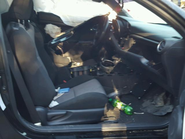 JTKJF5C72GJ024998 - 2016 TOYOTA SCION TC 黑色 照片 5