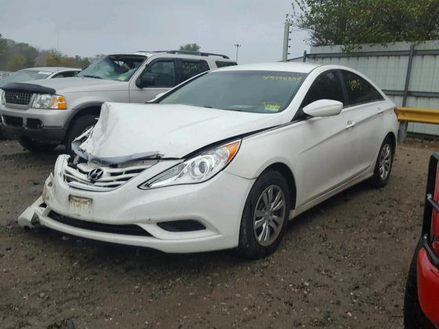 5NPEB4AC7BH182656 - 2011 HYUNDAI SONATA GLS WHITE photo 2