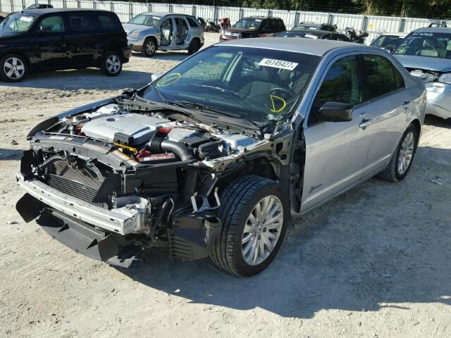 3FADP0L38CR203280 - 2012 FORD FUSION SILVER photo 2