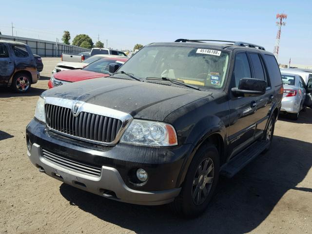 5LMFU28R64LJ17155 - 2004 LINCOLN NAVIGATOR შავი ფოტო 2
