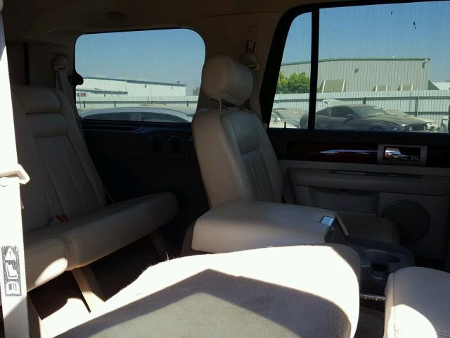 5LMFU28R64LJ17155 - 2004 LINCOLN NAVIGATOR შავი ფოტო 6