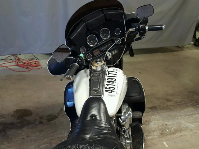 1HD1FCW112Y602848 - 2002 HARLEY-DAVIDSON FLHTCUI WHITE photo 5