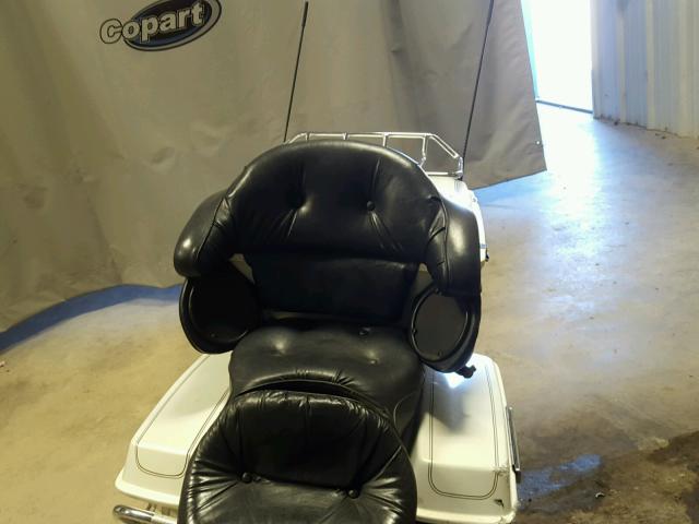 1HD1FCW112Y602848 - 2002 HARLEY-DAVIDSON FLHTCUI WHITE photo 6