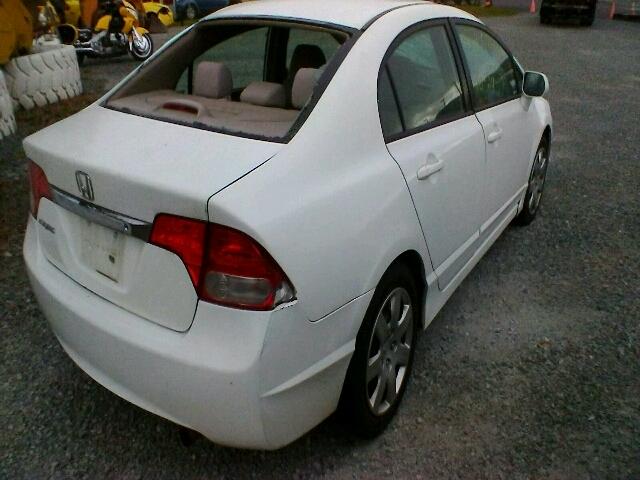 2HGFA16529H521893 - 2009 HONDA CIVIC WHITE photo 4