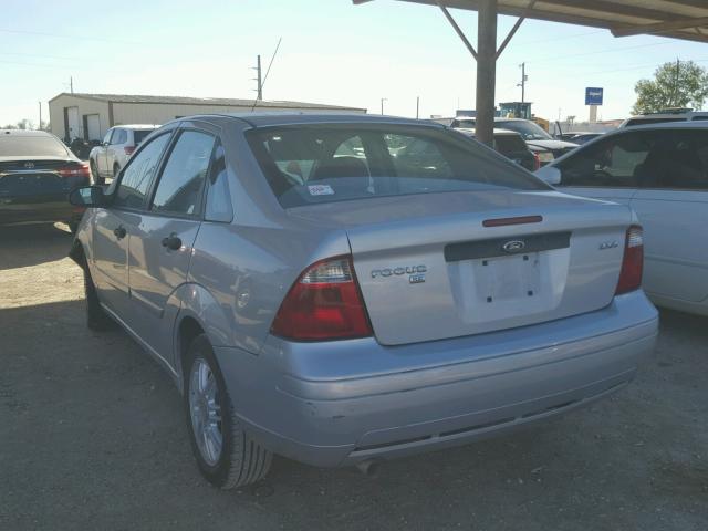 1FAFP34N35W289057 - 2005 FORD FOCUS ZX4 SILVER photo 3