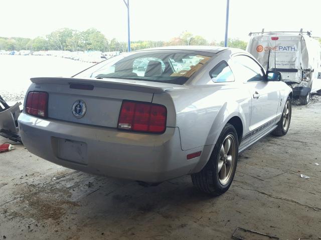 1ZVFT80N175338710 - 2007 FORD MUSTANG SILVER photo 4