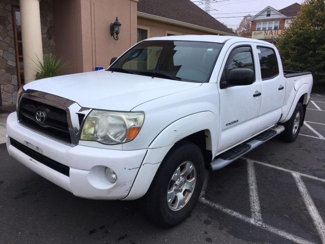 5TEMU52N86Z218661 - 2006 TOYOTA TACOMA WHITE photo 2