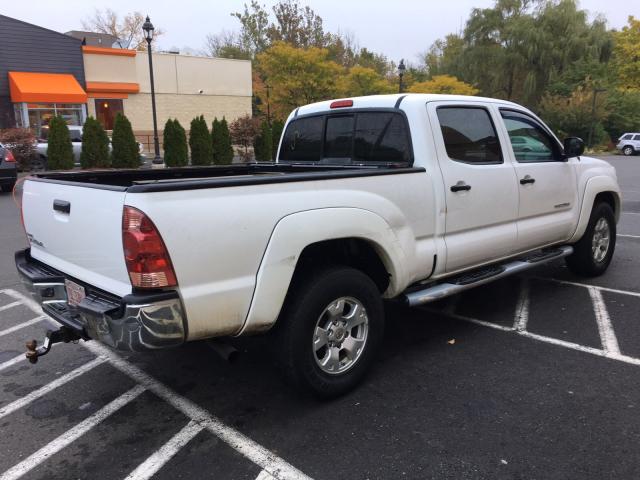 5TEMU52N86Z218661 - 2006 TOYOTA TACOMA WHITE photo 4