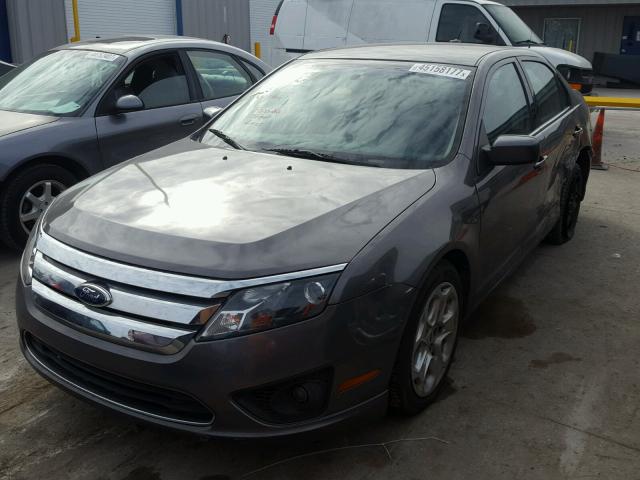 3FAHP0HA2BR197905 - 2011 FORD FUSION SE GRAY photo 2