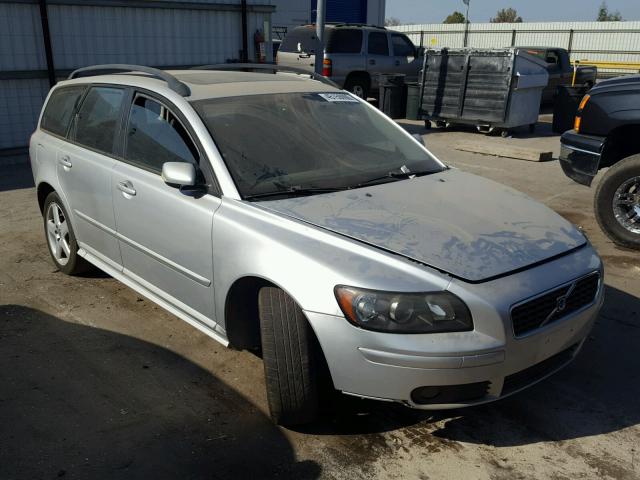 YV1MW682352065262 - 2005 VOLVO V50 T5 SILVER photo 1