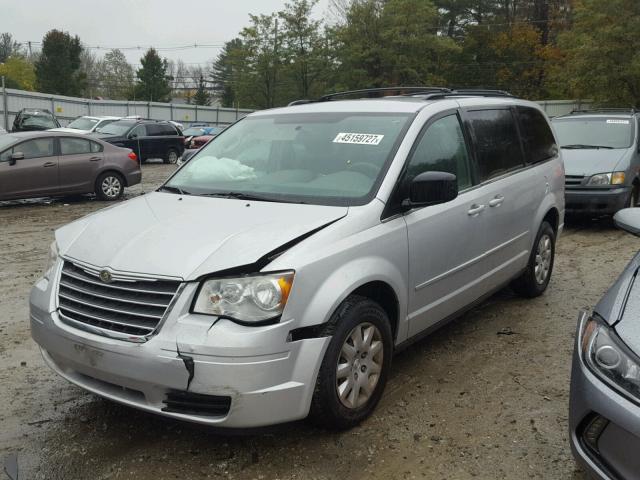 2A4RR4DE6AR169807 - 2010 CHRYSLER TOWN & COU SILVER photo 2