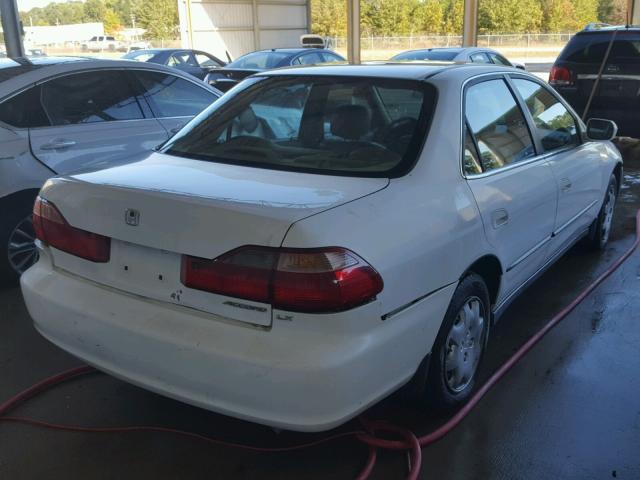 1HGCG5648YA079652 - 2000 HONDA ACCORD WHITE photo 4