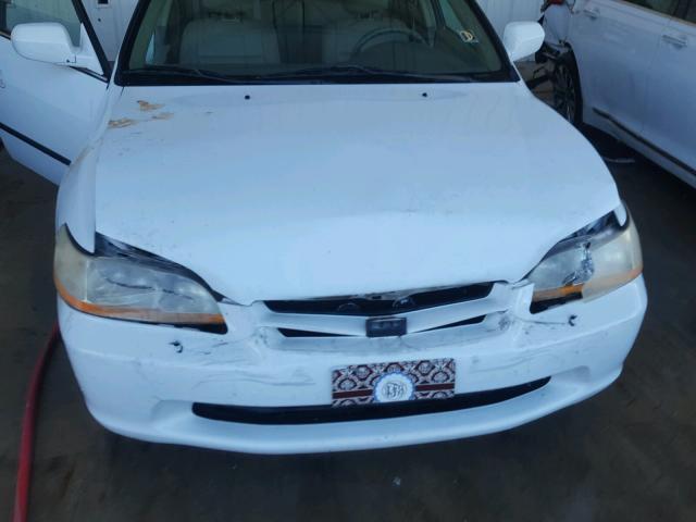 1HGCG5648YA079652 - 2000 HONDA ACCORD WHITE photo 9