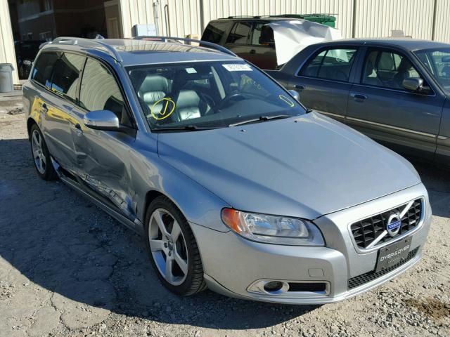 YV1982BW4A1121844 - 2010 VOLVO V70 SILVER photo 1