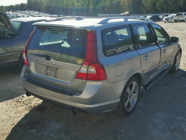 YV1982BW4A1121844 - 2010 VOLVO V70 SILVER photo 4