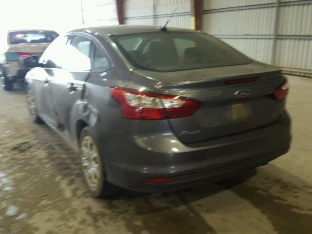 1FAHP3F2XCL174465 - 2012 FORD FOCUS SE GRAY photo 3