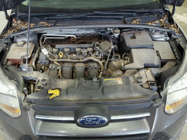 1FAHP3F2XCL174465 - 2012 FORD FOCUS SE GRAY photo 7