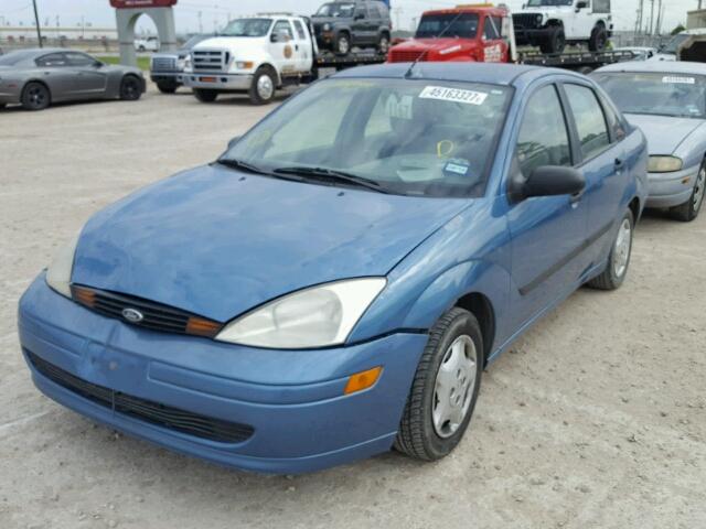 1FAFP33P1YW283197 - 2000 FORD FOCUS LX BLUE photo 2