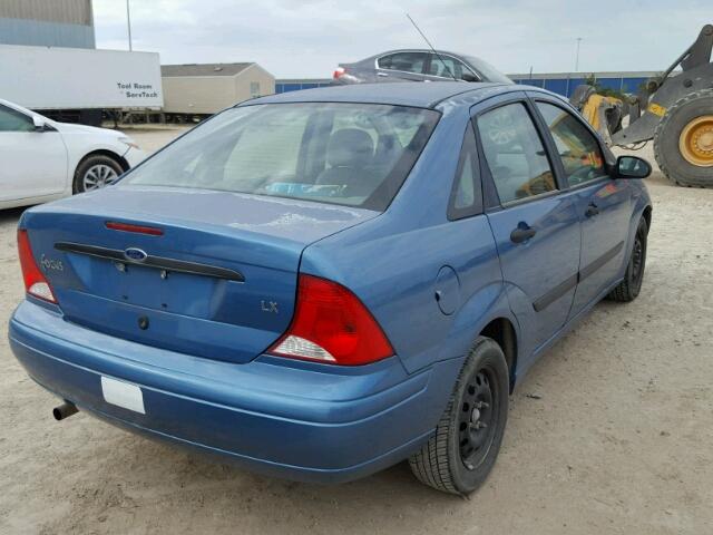 1FAFP33P1YW283197 - 2000 FORD FOCUS LX BLUE photo 4