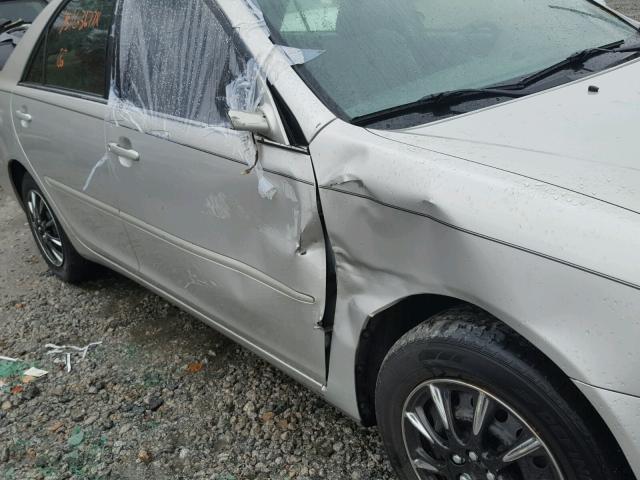 4T1BE32K64U868847 - 2004 TOYOTA CAMRY LE 银色 照片 9
