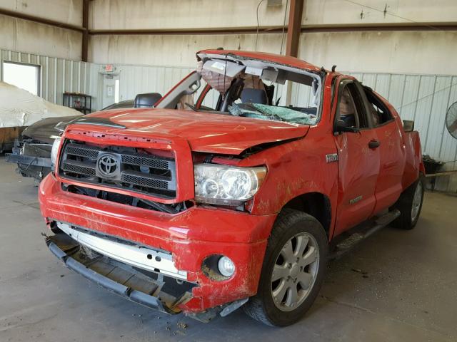 5TFRY5F17AX078071 - 2010 TOYOTA TUNDRA DOU RED photo 2