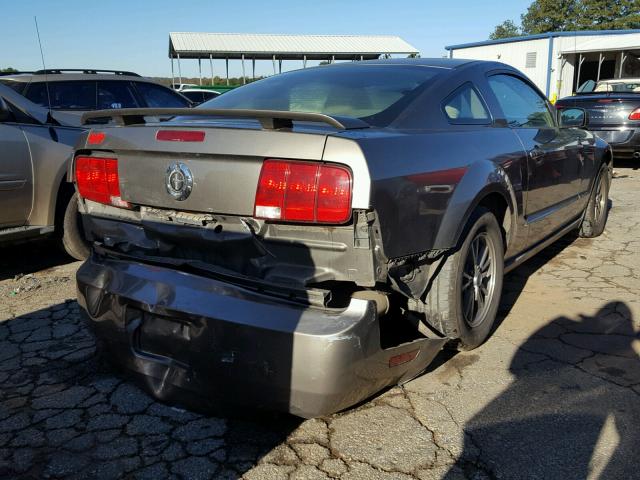 1ZVHT80N555106634 - 2005 FORD MUSTANG GOLD photo 4