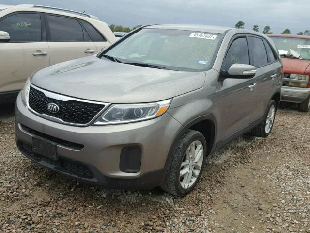 5XYKT3A6XFG630955 - 2015 KIA SORENTO LX GRAY photo 2