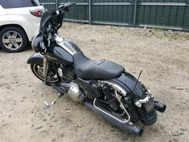 1HD1KB418AB613873 - 2010 HARLEY-DAVIDSON FLHX BLACK photo 3