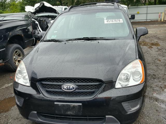 KNAFG526277076046 - 2007 KIA RONDO LX BLACK photo 9