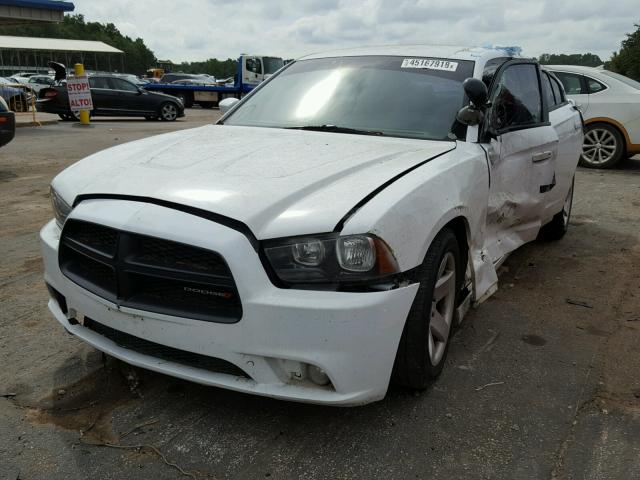 2C3CDXAT4CH201004 - 2012 DODGE CHARGER PO WHITE photo 2