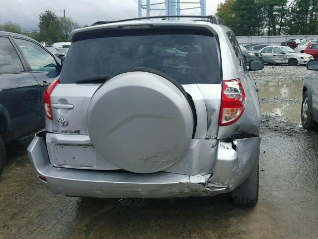 JTMBD33V685209733 - 2008 TOYOTA RAV4 SILVER photo 9