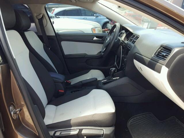 3VW2K7AJ3FM202918 - 2015 VOLKSWAGEN JETTA BASE 棕色 照片 5