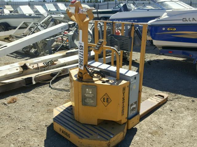 D135K1956F - 2000 HYST FORKLIFT YELLOW photo 2