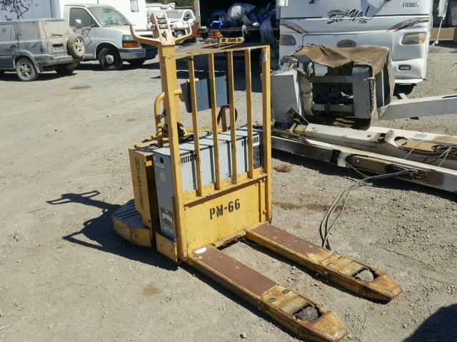 D135K1956F - 2000 HYST FORKLIFT YELLOW photo 3