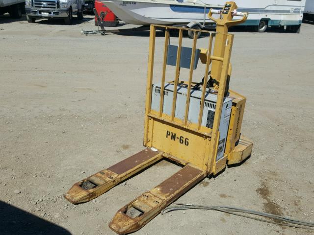 D135K1956F - 2000 HYST FORKLIFT YELLOW photo 4